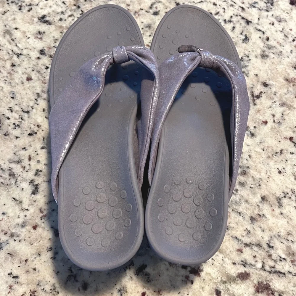 Vionic Arabella Wedge Sandals Women 10 Lavender Shimmer Orthotic Knot Thong